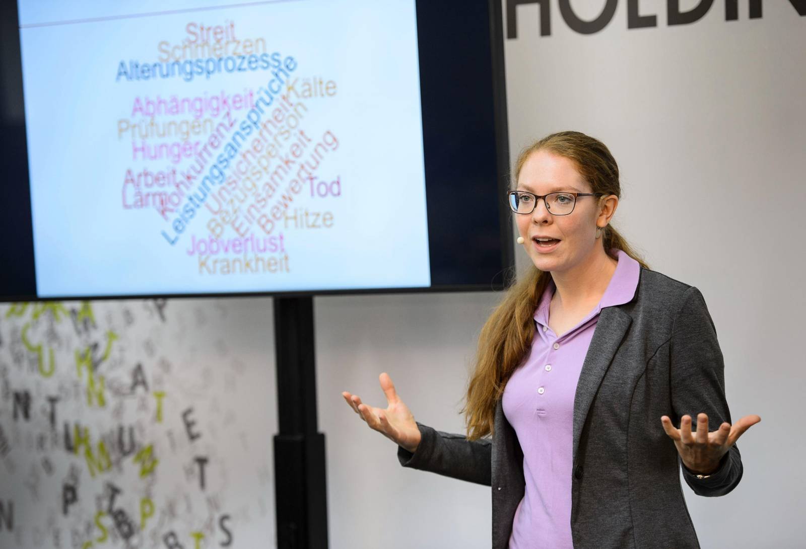 Dr. Melanie Zandler bei einem Vortrag