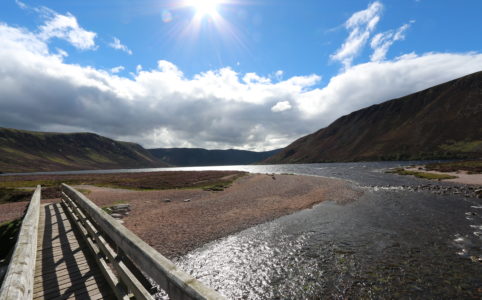 Brücke in Schottland als Symbol für den Weg zum Ziel