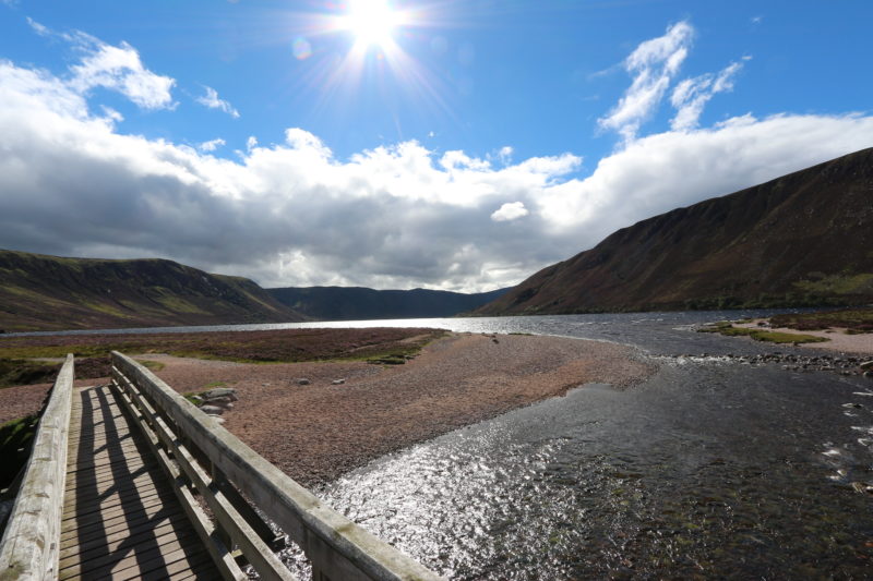 Brücke in Schottland als Symbol für den Weg zum Ziel